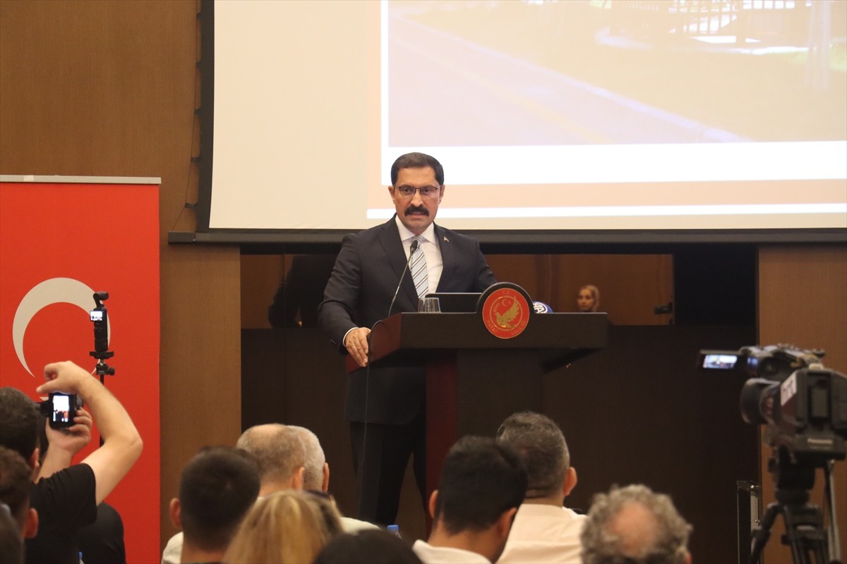 Hatay Valisi Mustafa Masatlı, 6 Şubat 2023'teki depremlerden etkilenen kentte yürütülen...