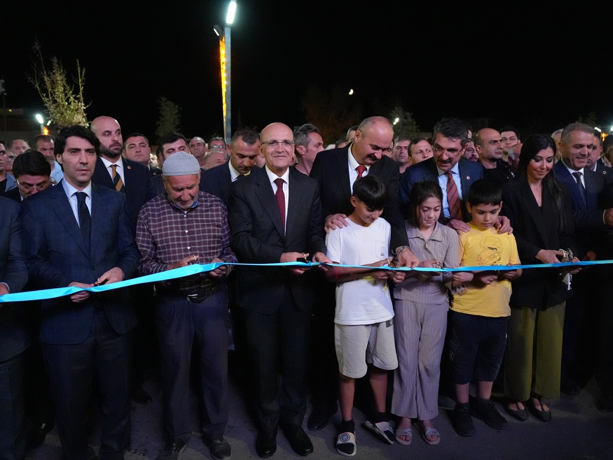 Hazine ve Maliye Bakanı Mehmet Şimşek, Batman'da tamamlanan "İluh Bulvarı Yol ve Peyzaj...
