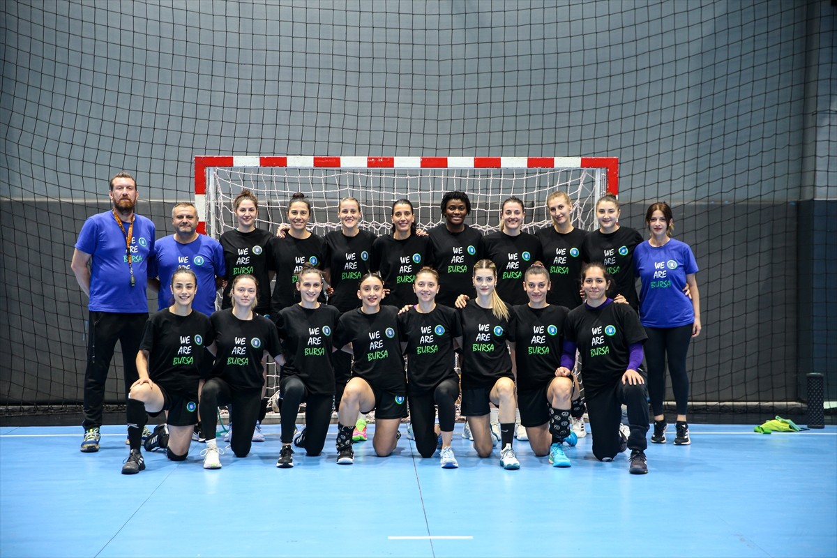 Hentbol Kadınlar Süper Kupası'nı müzesine götüren Bursa Büyükşehir Belediyespor, bu sezon ligde ve...