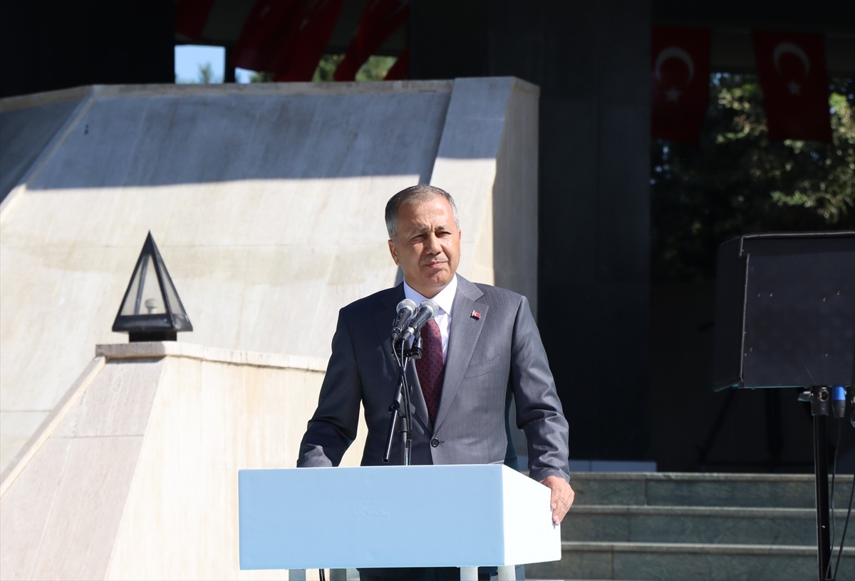 İçişleri Bakanı Ali Yerlikaya, 27 Mayıs askeri darbesinin ardından Başbakan Adnan Menderes...