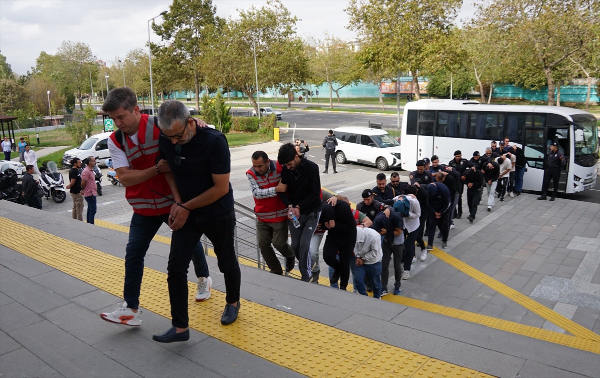 İçişleri Bakanı Ali Yerlikaya, Tekirdağ merkezli 18 ilde nitelikli dolandırıcılık şebekesine...
