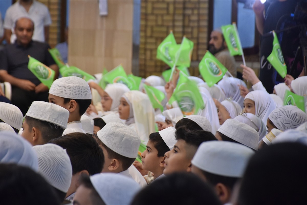 Irak'ın Kerkük kentinde Mevlit Kandili dualarla idrak edildi. Kerkük kent merkezindeki Bağdat Yolu...