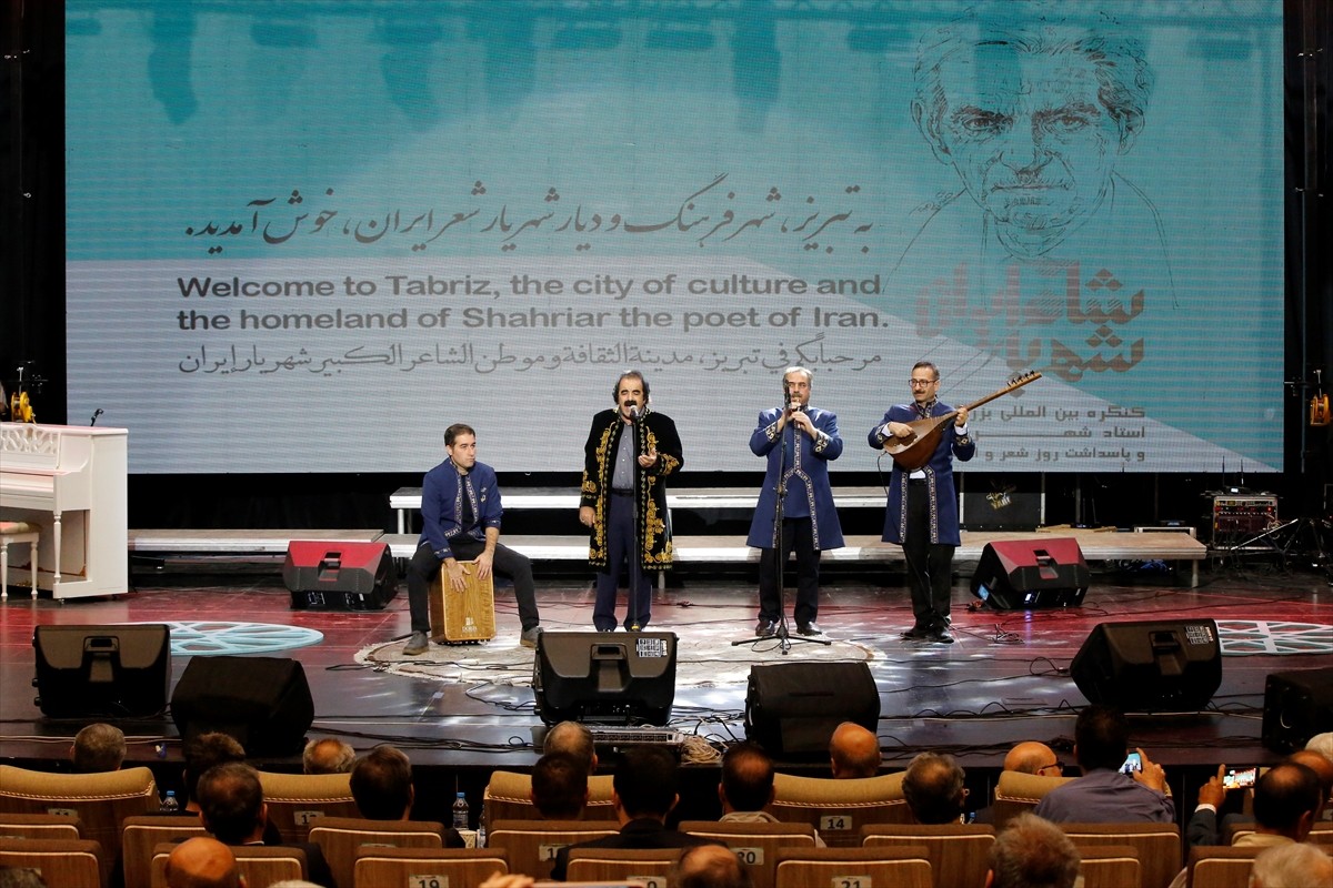 İran'ın Tebriz kentinde Şehriyar ismiyle bilinen ünlü Türk şair Muhammed Hüseyin Behçet...