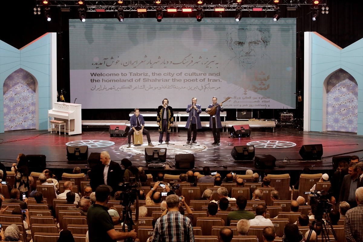 İran'ın Tebriz kentinde Şehriyar ismiyle bilinen ünlü Türk şair Muhammed Hüseyin Behçet...