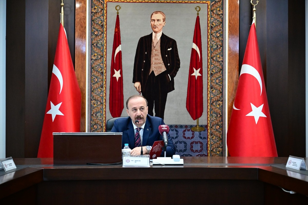 Isparta Valiliğinde düzenlenen 2025 3. Bağımlılıkla Mücadele İl Koordinasyon Kurulu Toplantısı'nda...