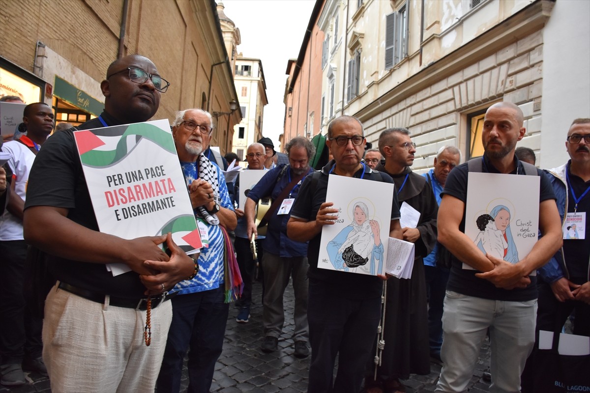 İsrail'in Gazze'deki soykırımına karşı çıkmak için Katolik Kilisesi'ne mensup rahiplerce kurulan...
