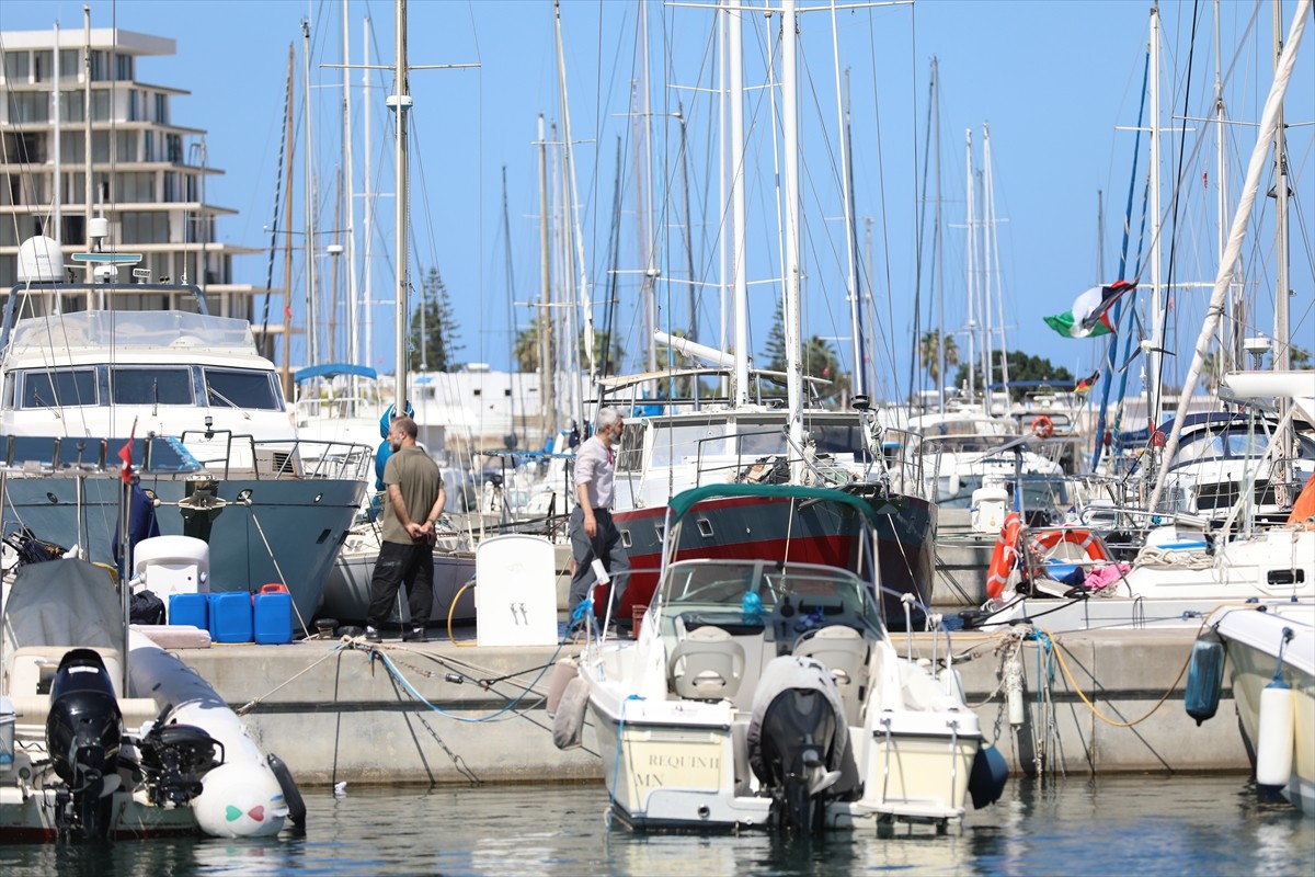 İsrail ablukasını kırmak ve insani yardım ulaştırmak hedefiyle Gazze'ye gitmek için yola çıkan...