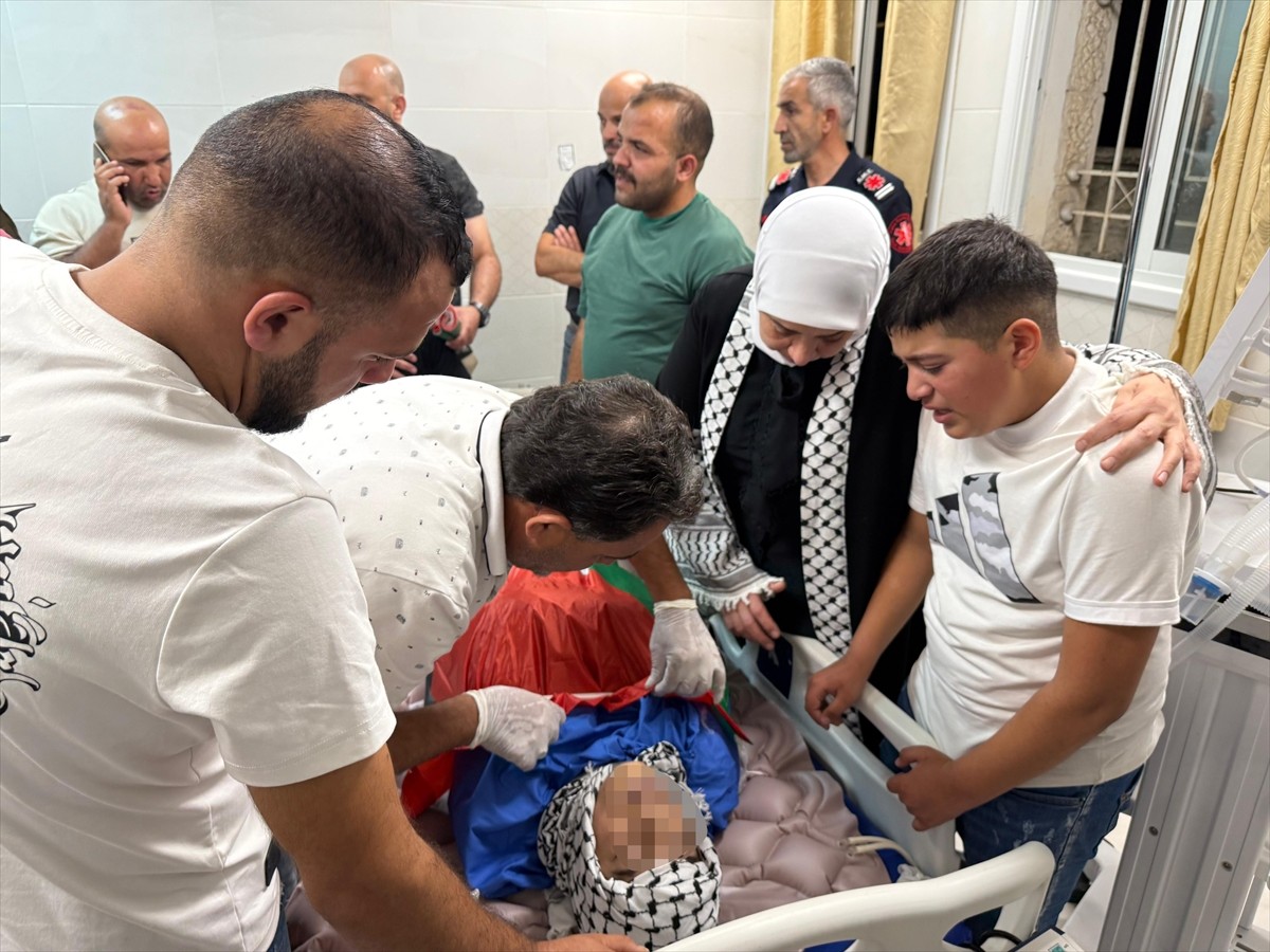 İsrail askerlerinin, işgal altındaki Batı Şeria’nın Ramallah kentinde dün açtığı ateş sonucu...