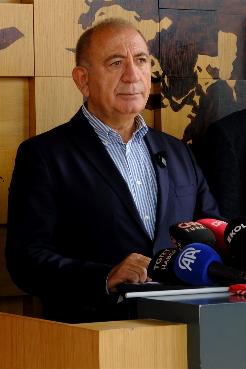 İstanbul 45. Asliye Hukuk Mahkemesince CHP İstanbul İl Yönetimine görevlendirilen Gürsel Tekin...