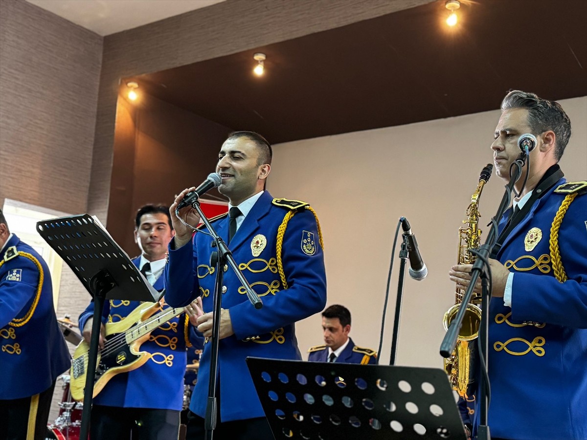 İstanbul Emniyet Müdürlüğü bünyesindeki Polis Bandosu, "1 Ekim Dünya Yaşlılar Günü" etkinlikleri...