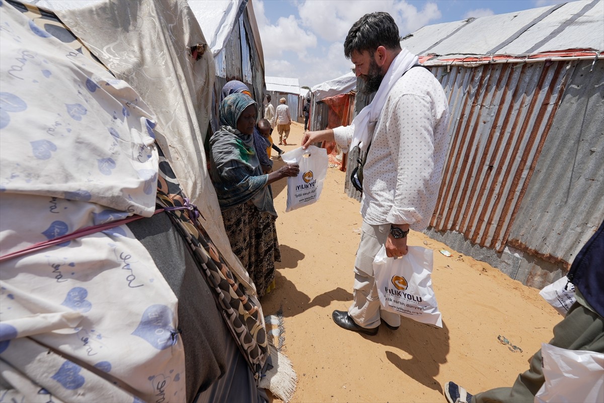 İyilik Yolu İnsani Yardım Derneği, çeşitli zorluklarla mücadele edilen Somali'de 850 bin kişiye...