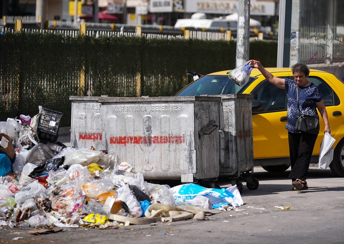 İzmir'de Karşıyaka Belediyesi iştiraki şirketlerde çalışan Genel-İş Sendikası 10 No'lu Şubesine...