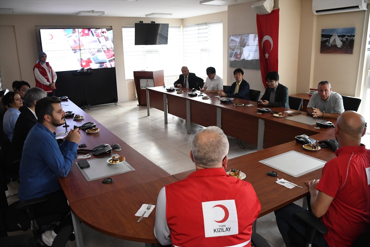 Japonya'nın "Tohoku" diye bilinen kuzeydoğusundaki Miyagi eyaleti açıklarında 11 Mart 2011'de 9...