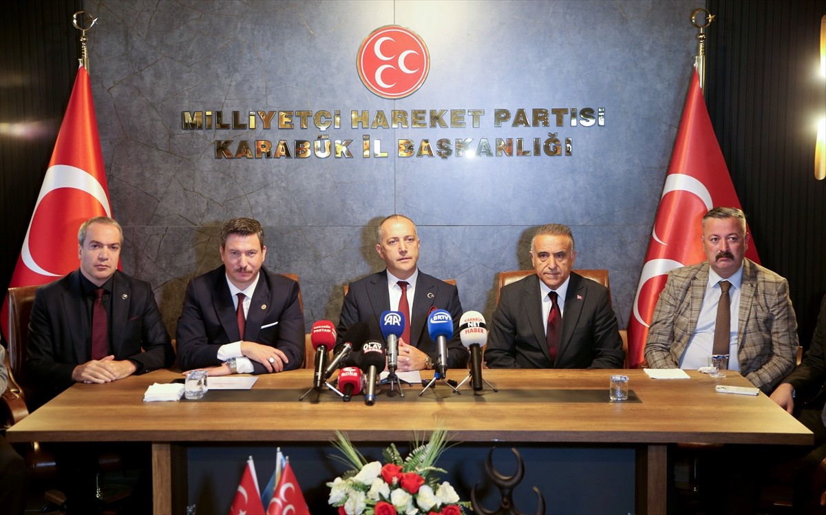 Karabük'te MHP Giresun Milletvekili Ertuğrul Gazi Konal (sol 2) başkanlığında "Terörsüz Türkiye:...