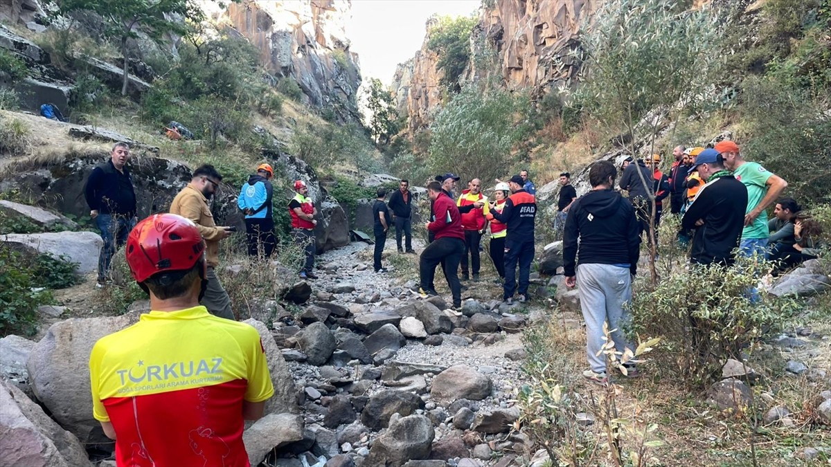 Kayseri'de Kırlangıç Vadisi'ne tırmanış için giden ekipten 1 kişi, tırmanış esnasında düşerek...