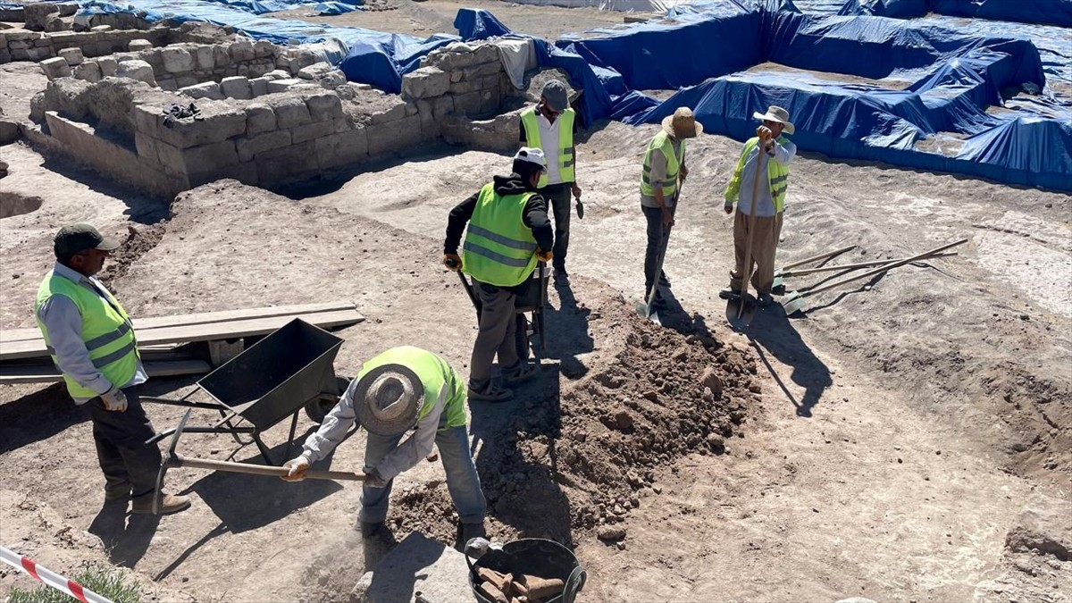 Kayseri'nin İncesu ilçesinde bulunan Geç Roma-Erken Bizans dönemine ait mozaikli yapıda, çocuk ve...