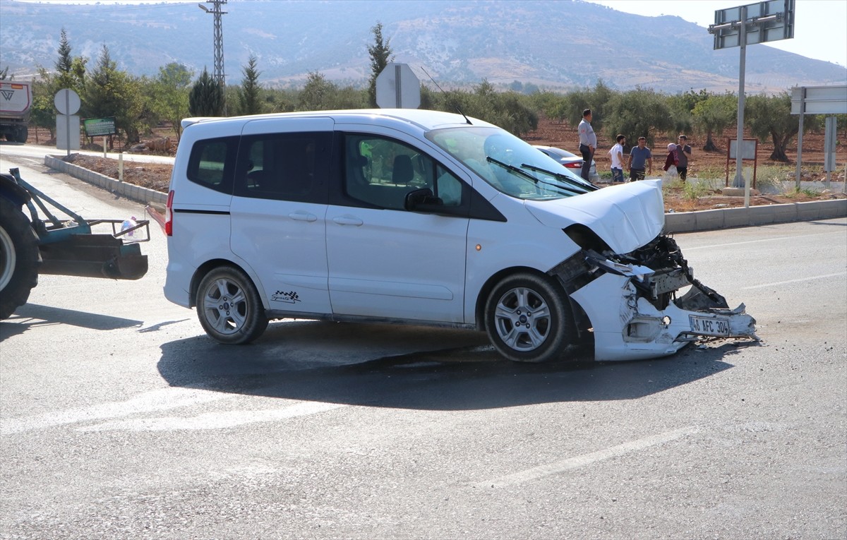 Kilis'te 3 aracın çarpışması sonucu 1 kişi yaşamını yitirdi, 4 kişi yaralandı.