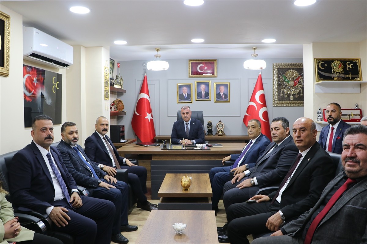 Kilis'te, Milliyetçi Hareket Partisi (MHP) Antalya Milletvekili Hilmi Durgun (sol 3)...