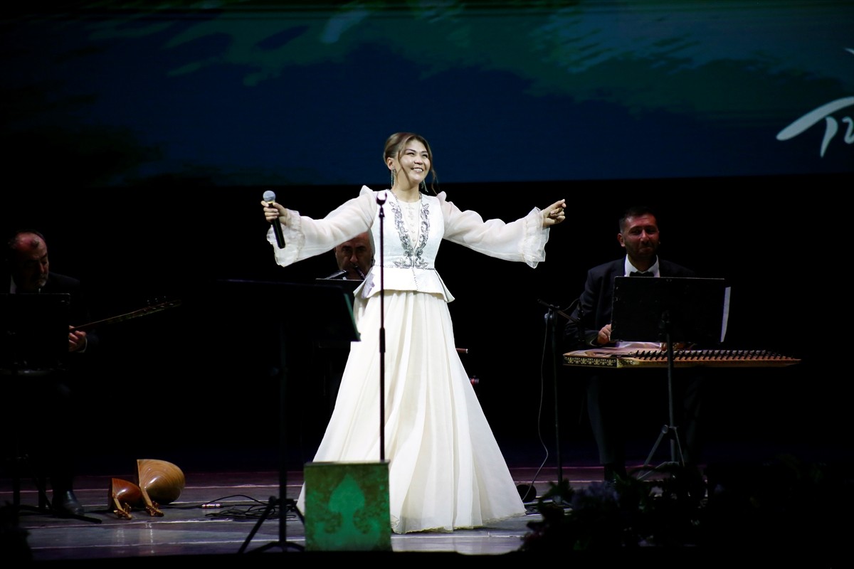 Kırgızistan'da Bişkek Yunus Emre Türk Kültür Merkezi, düzenlenen tanıtım konseriyle faaliyete...