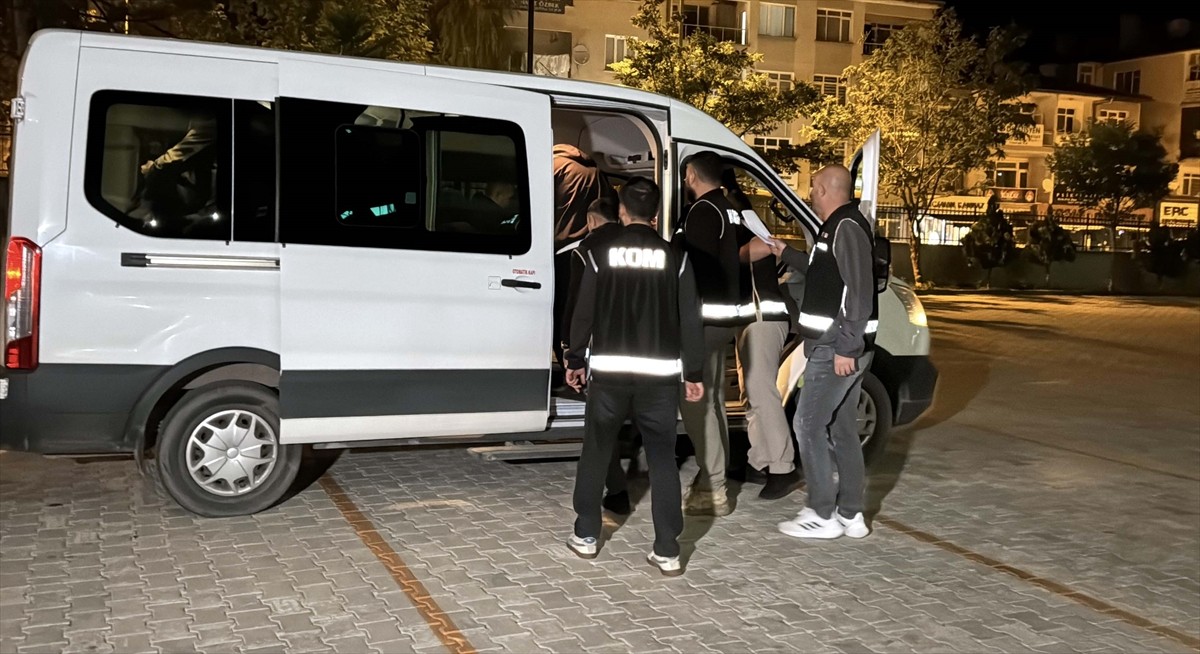 Kırıkkale'de "icbar yoluyla irtikap" soruşturması kapsamında Yahşihan Belediye Başkanı Ahmet...