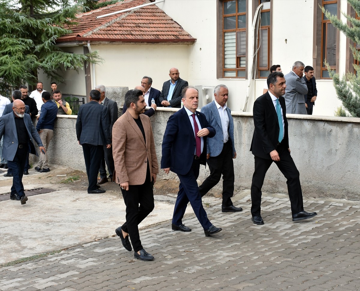 Kırıkkale'de Yahşihan Belediye Başkanı Ahmet Sungur'un "icbar yoluyla irtikap" soruşturması...