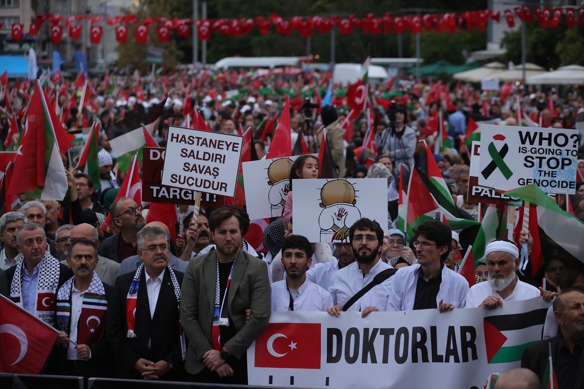 Kocaeli'de İsrail ablukasını kırmak ve Gazze'ye insani yardım ulaştırmak amacıyla yola çıkan...