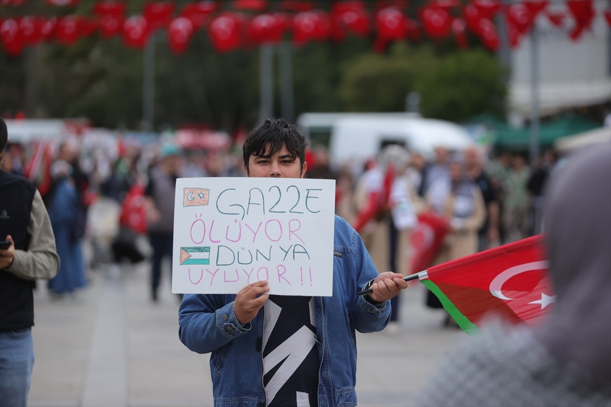 Kocaeli'de İsrail ablukasını kırmak ve Gazze'ye insani yardım ulaştırmak amacıyla yola çıkan...