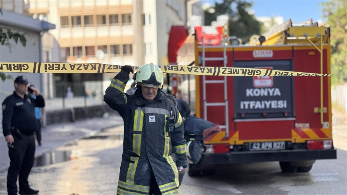  Konya'da bir apartmanın ikinci katında çıkan yangın itfaiye ekiplerince söndürüldü.