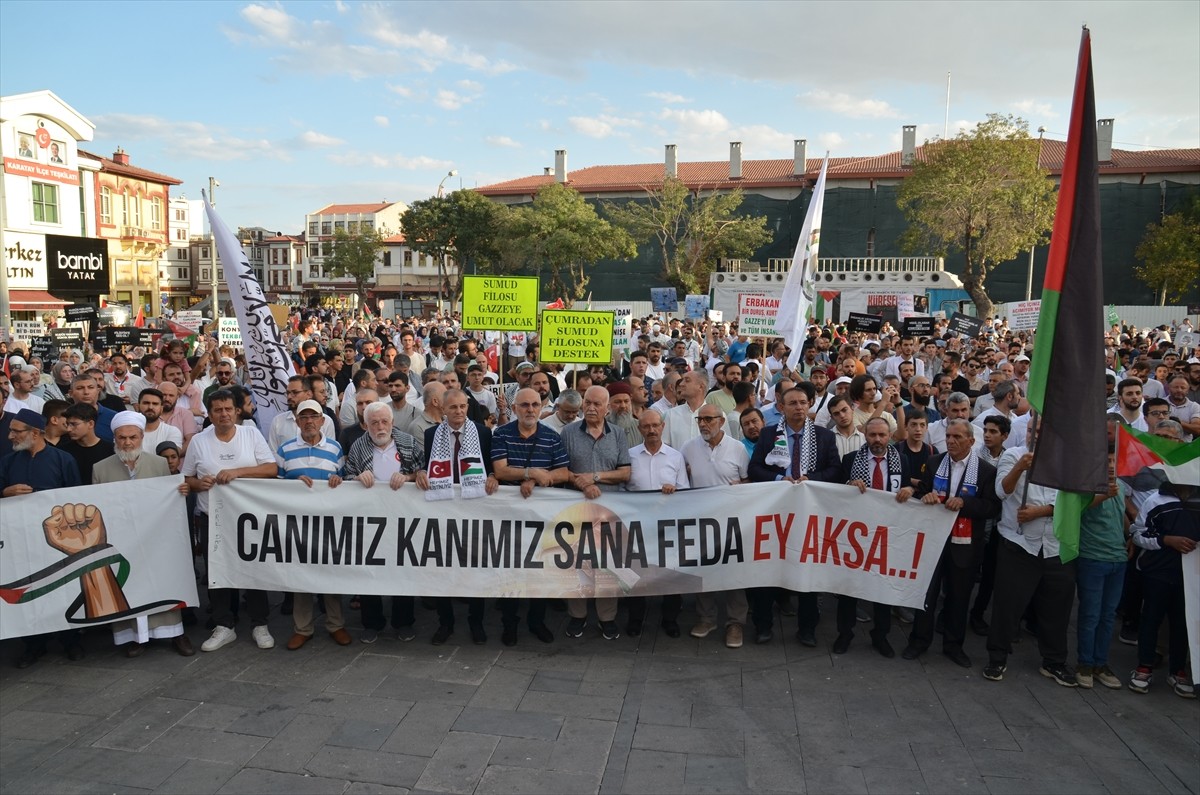 Konya'da, Filistin ile Küresel Sumud Filosu'na destek yürüyüşü düzenlendi. Konya Sivil Toplum...