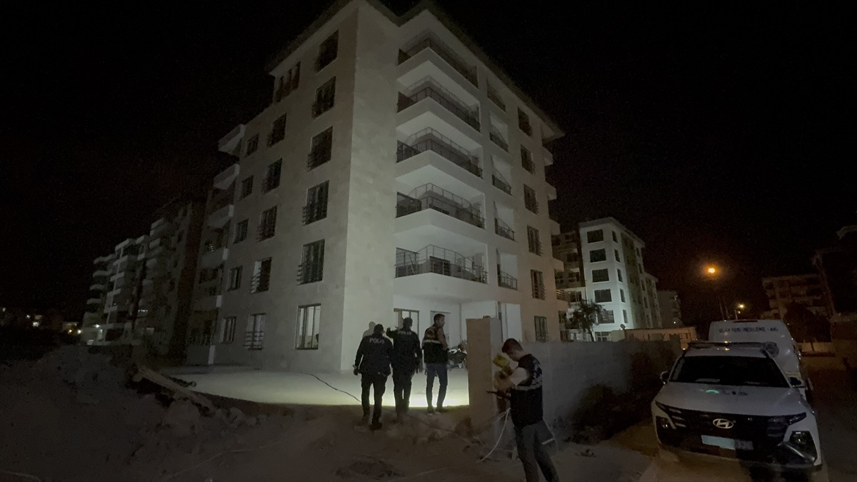 Konya'nın Karatay ilçesinde bir işçi çalıştığı inşaatta ağır yaralı halde bulundu. Polis ekipleri...