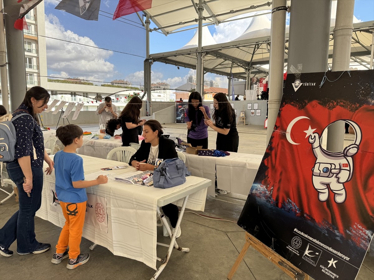 Küçükçekmece'de bilim ve uzay meraklılarını buluşturan "Bir Astrofest Serüveni" başlıklı festival...