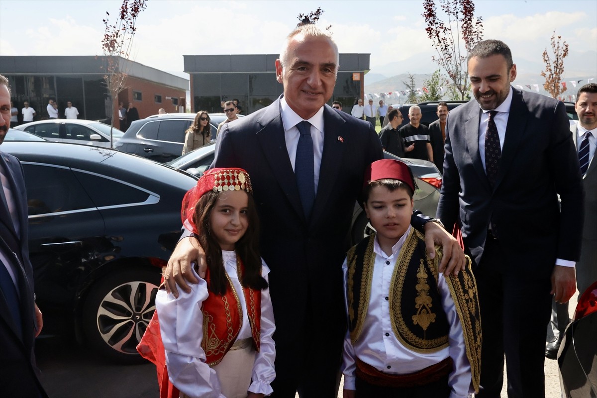 Kültür ve Turizm Bakanı Mehmet Nuri Ersoy, çeşitli temaslarda bulunmak üzere geldiği Kayseri'de...