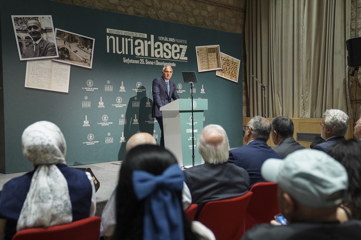 Kültür ve Turizm Bakanı Mehmet Nuri Ersoy, "Yazmaların Peşinde Bir Ömür: Nuri Arlasez" başlıklı...
