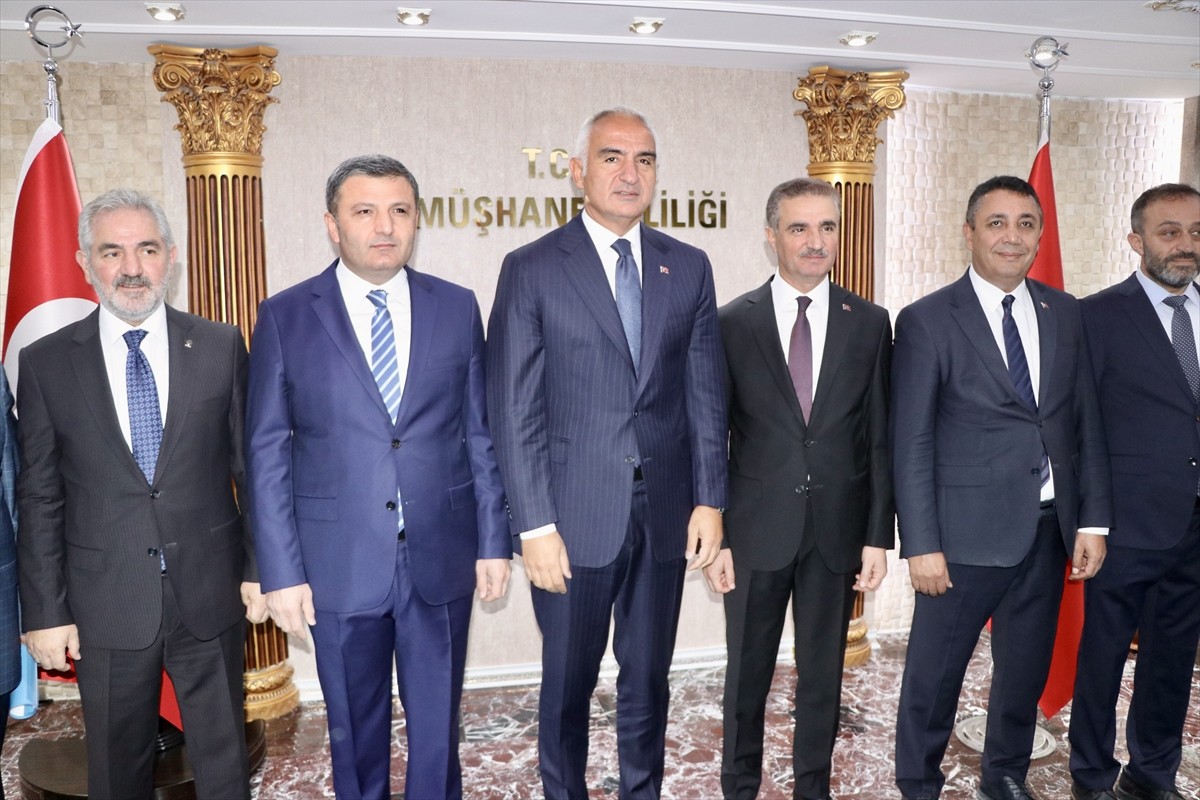 Kültür ve Turizm Bakanı Mehmet Nuri Ersoy (solda), Gümüşhane Valiliği'ni ziyaret etti. Ersoy...