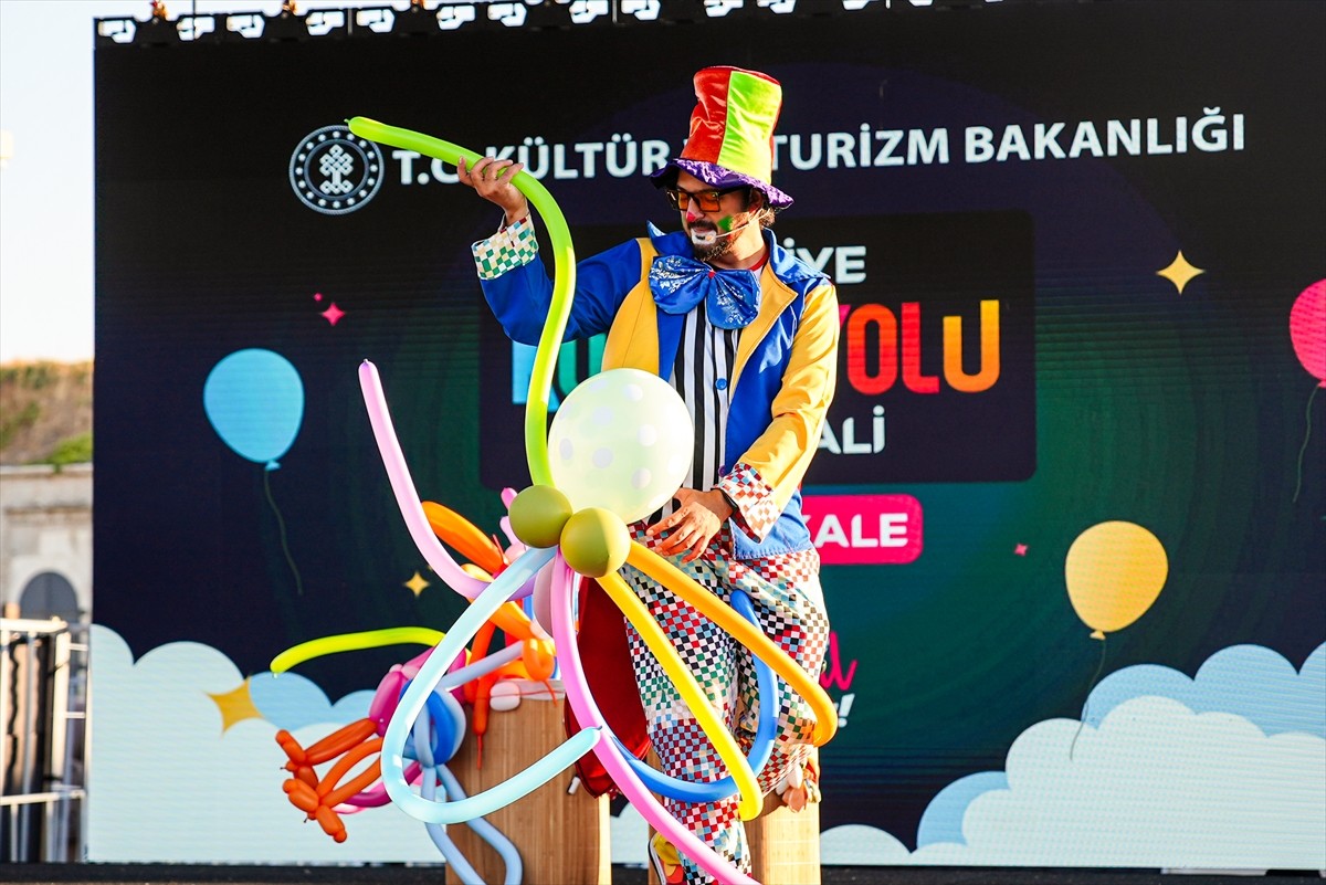 Kültür ve Turizm Bakanlığınca düzenlenen Çanakkale Kültür Yolu Festivali'nin dördüncü gününde her...