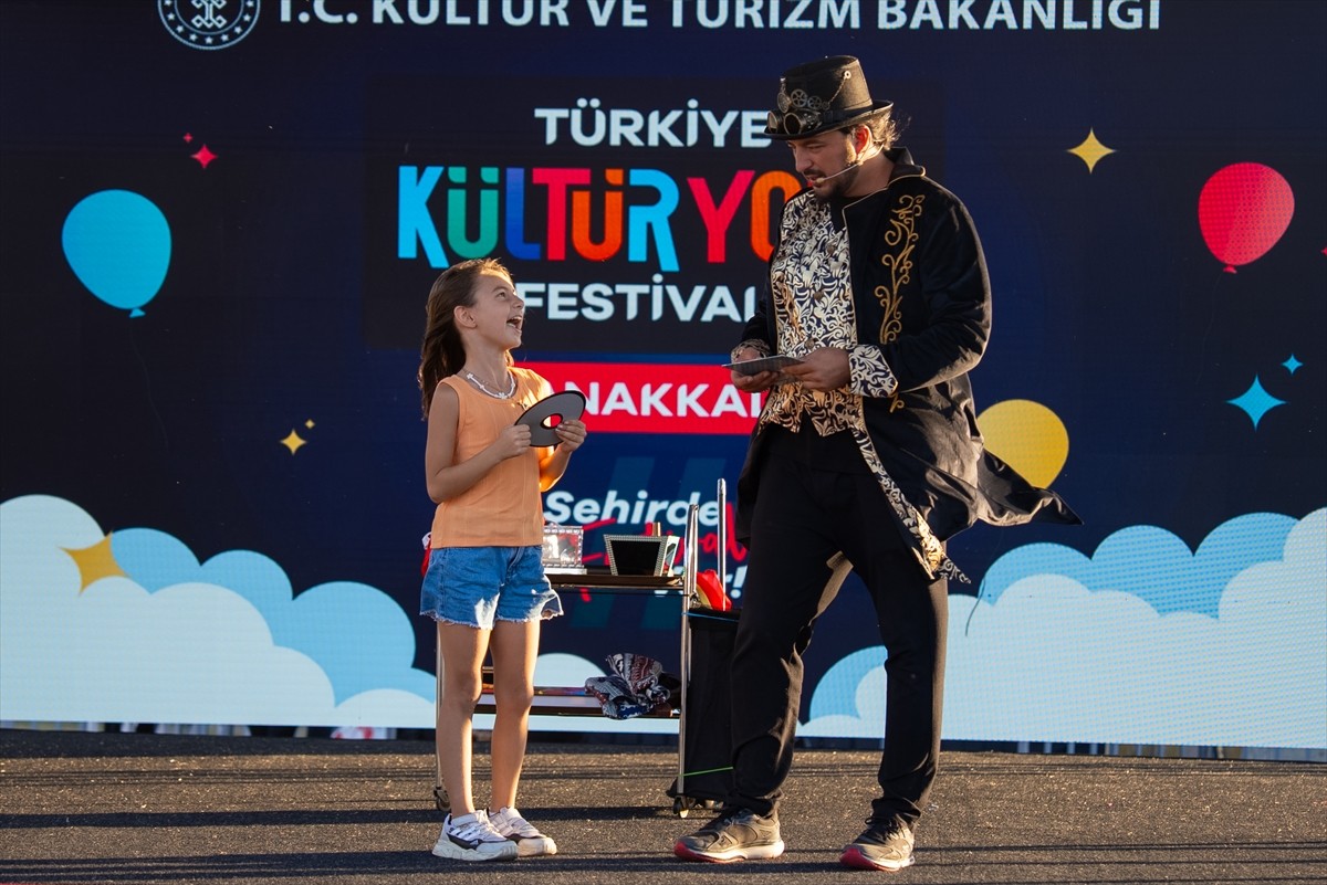 Kültür ve Turizm Bakanlığınca düzenlenen Çanakkale Kültür Yolu Festivali etkinliklerle...