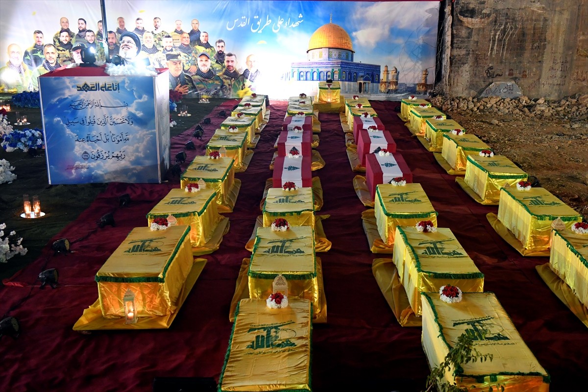 Lübnan’ın başkenti Beyrut’ta toplanan onlarca kişi, geçen yıl İsrail’in 27 Eylül ve 3 Ekim’de...