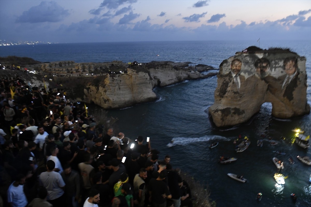 Lübnanlılar, Başbakan Nevvaf Selam’ın üç gün önce açıkladığı yasağa rağmen, ülkenin en bilinen...