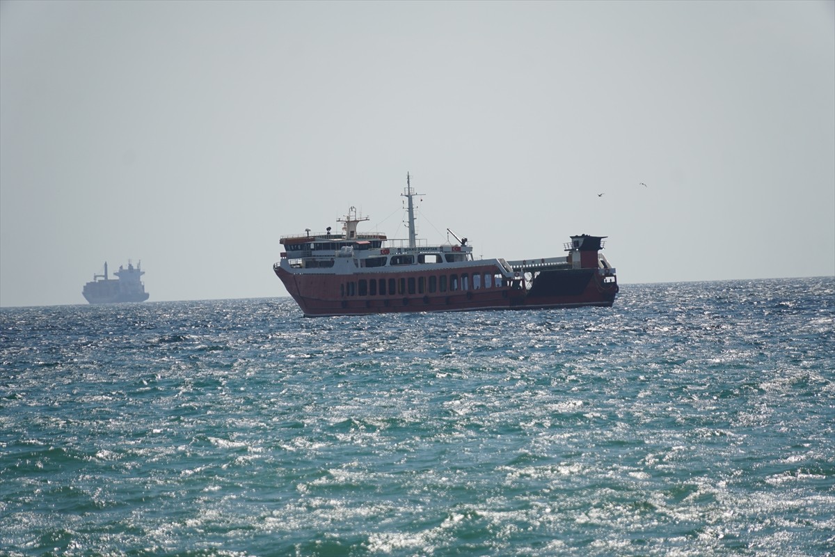 Marmara Denizi'nde 2 gündür etkili olan poyraz, Tekirdağ'da deniz ulaşımında aksamalara neden...