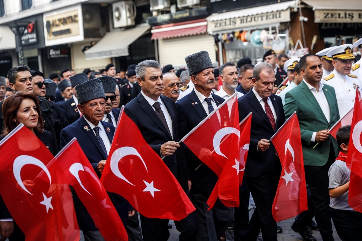 Mersin'de 19 Eylül Gaziler Günü dolayısıyla yürüyüş ve tören düzenlendi. Akdeniz ilçesindeki Ulu...