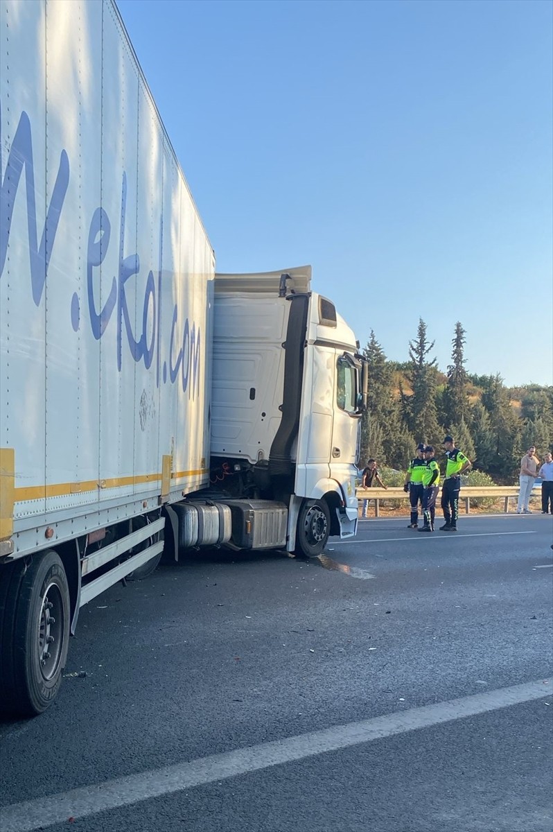 Mersin'de meydana gelen zincirleme trafik kazasında 5 kişi yaralandı.