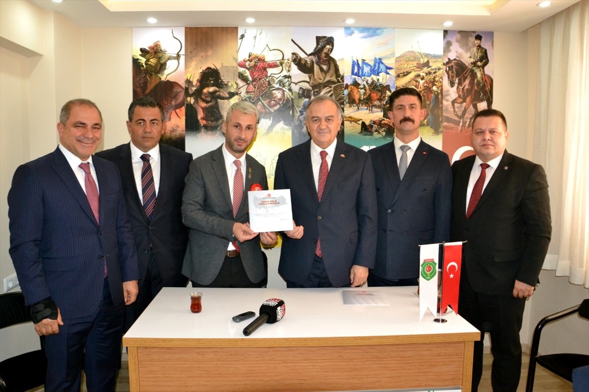 MHP Grup Başkanvekili Erkan Akçay (ortada), "Asırlık Birlik, Sonsuz Kardeşlik" temalı Milli Birlik...