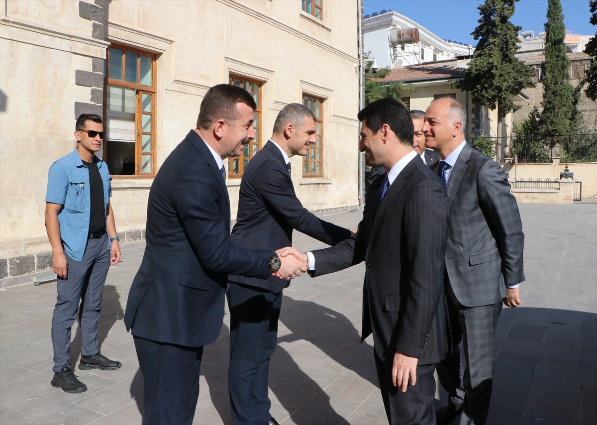 Milli Eğitim Bakan Yardımcısı Muhammet Bilal Macit (önde sağda), Kilis Valiliğini ziyarette...