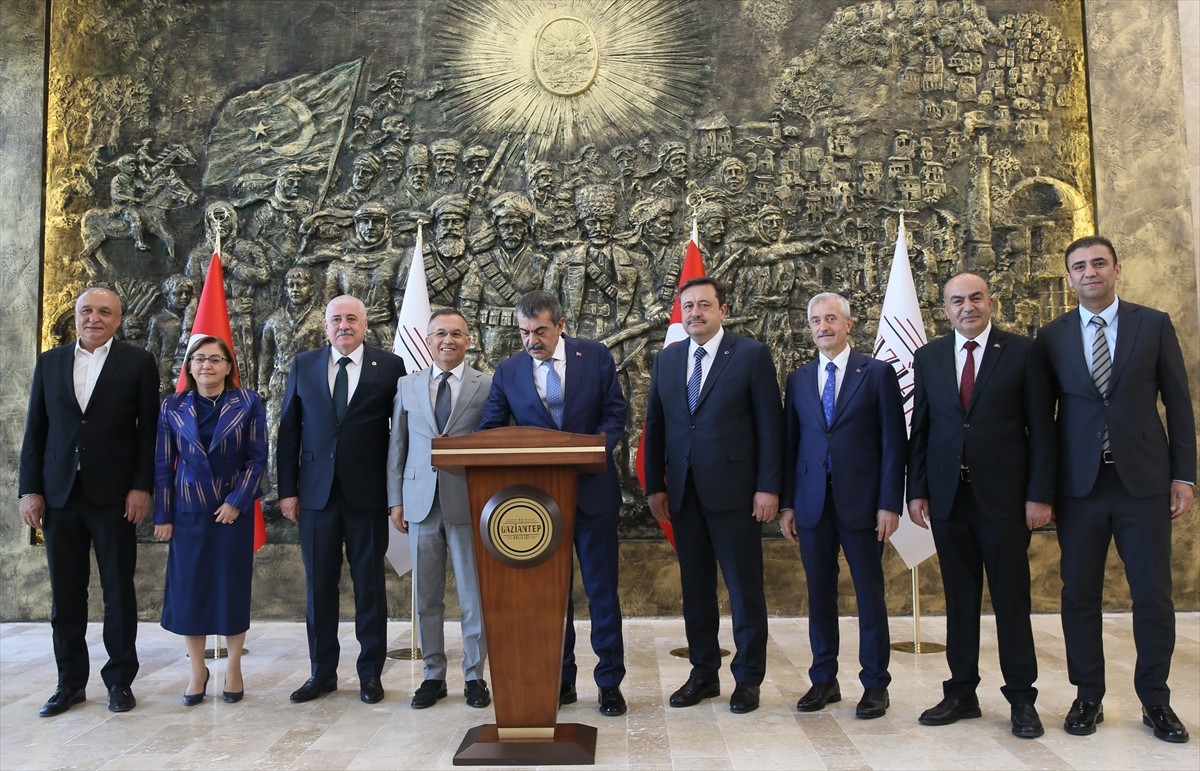 Milli Eğitim Bakanı Yusuf Tekin, çeşitli programlara katılmak üzere geldiği Gaziantep Valiliği...