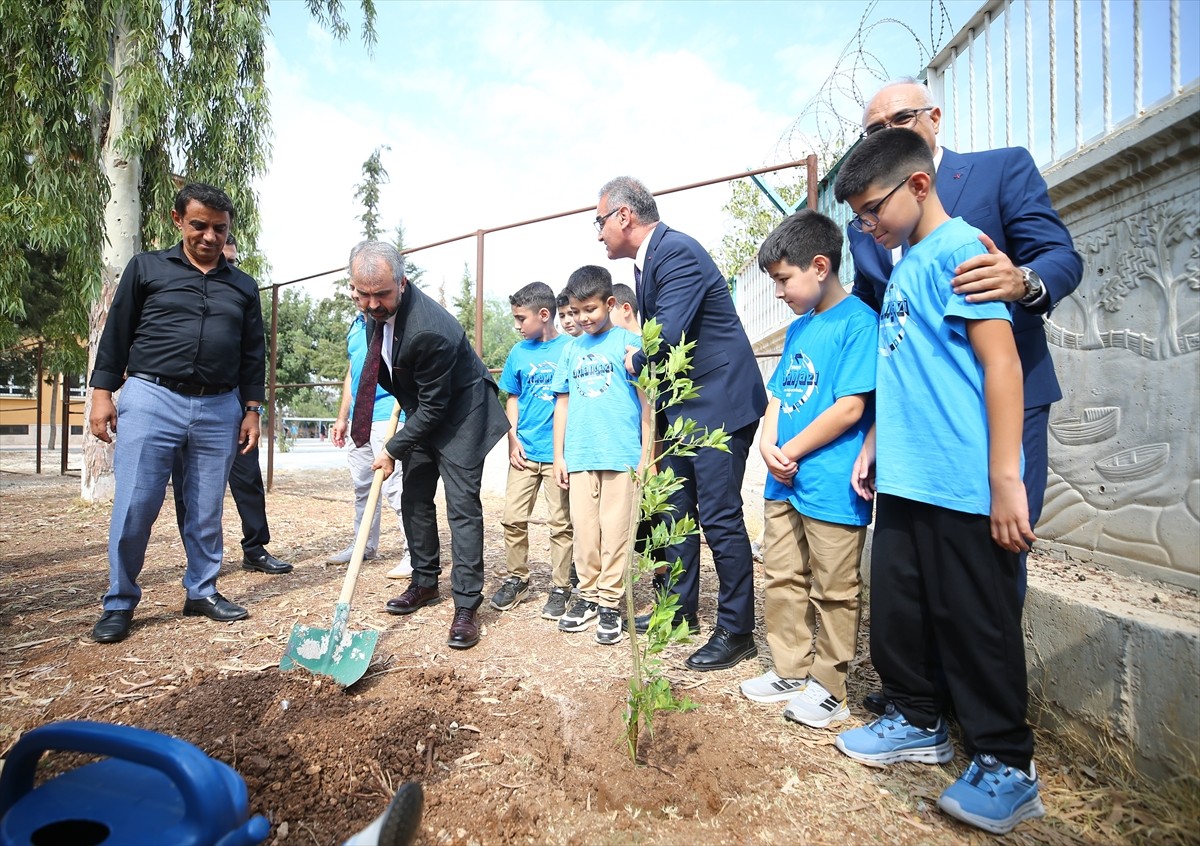 Milli Eğitim Bakanlığının "Yeşil Vatan-Benim Okulum Geleceğe Çare" projesi kapsamında Adana'da...