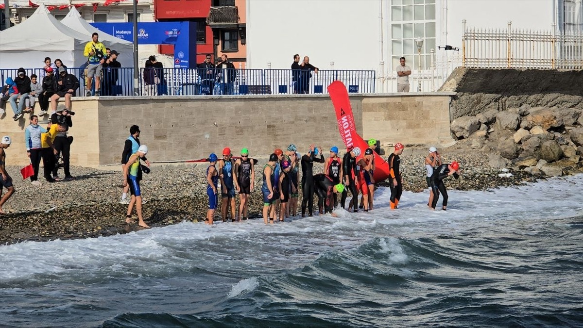 Mudanya Belediyesi ile Türkiye Triatlon Federasyonu iş birliğiyle düzenlenen 2025 Avrupa Triatlon...
