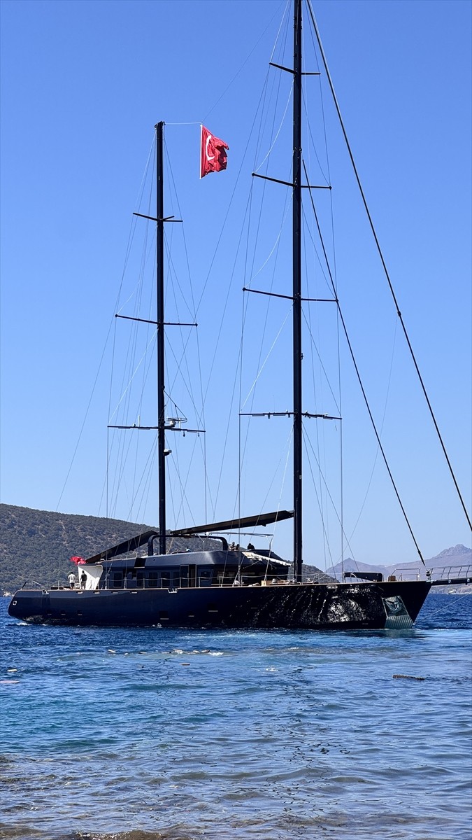 Muğla'nın Bodrum ilçesinde, yapımı 7 yılda tamamlanan "Oğuz Khan" isimli 50,5 metrelik yelkenli...