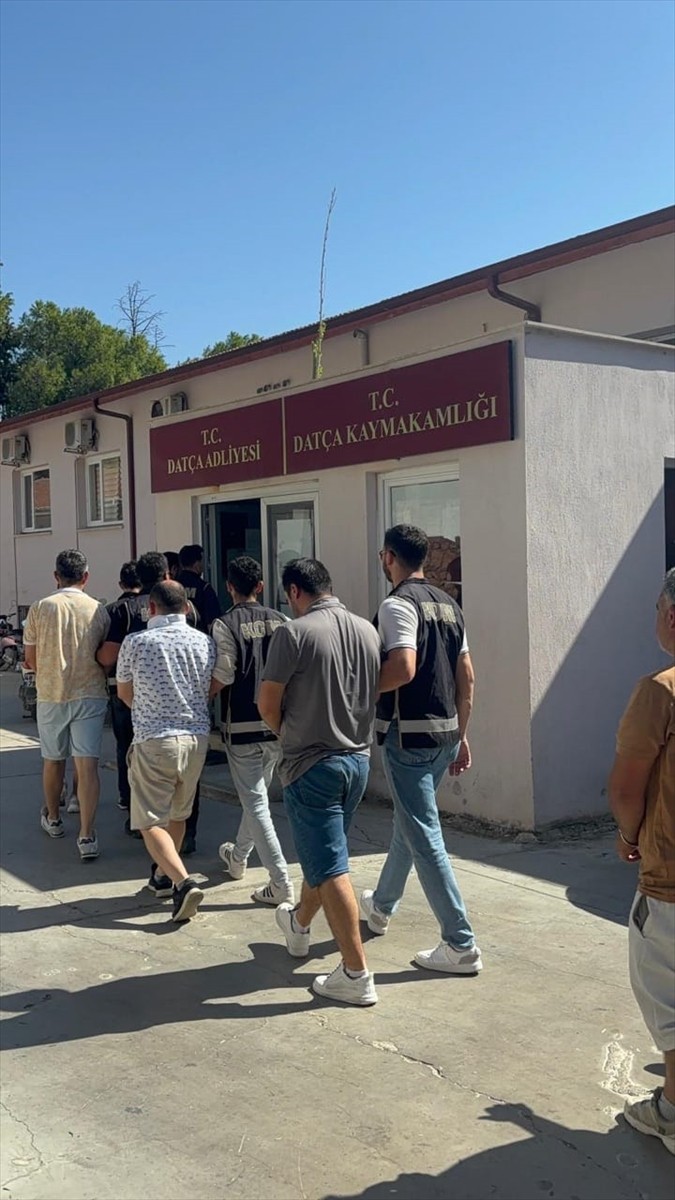 Muğla'nın Datça ilçesi açıklarında tekneyle yurt dışına kaçmaya çalışırken yakalanan 8 FETÖ...