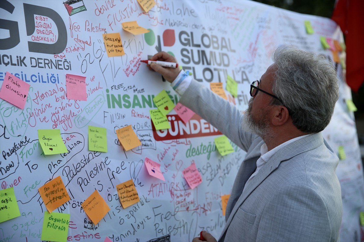 Muğla'nın Fethiye ilçesinde, Filistin'e destek ve İsrail'in Gazze'ye saldırılarına tepki amacıyla...