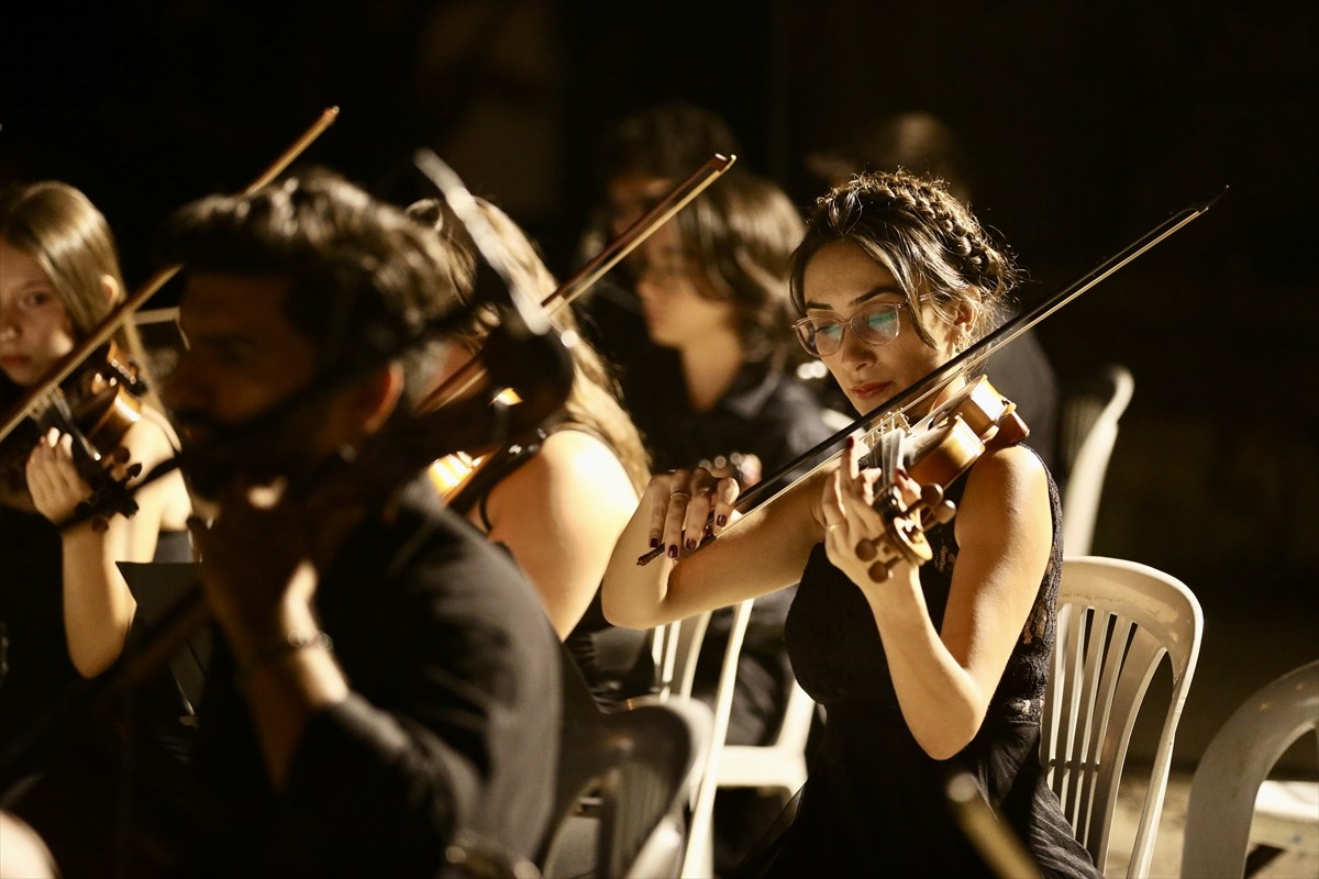 Muğla'nın Fethiye ilçesinde, viyolonsel sanatçısı Benyamin Sönmez'in anısına düzenlenen Benyamin...